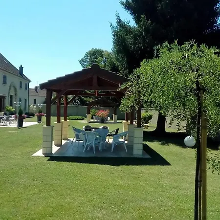 Le Domaine Des Papillons Konukevi Beaujeu-Saint-Vallier-et-Pierrejux
